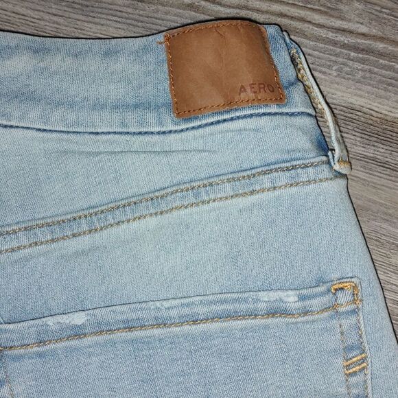 Aeropostale High Rise Curvy Midi Distressed Jean shorts Sz 8 NWT - Picture 9 of 9